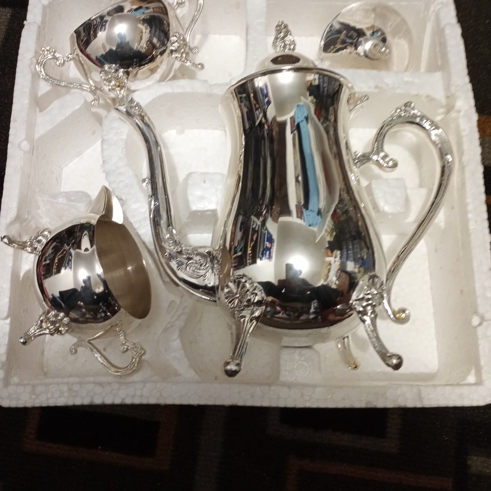 3 Piece Silverplate Tea Service - Picture 4 of 6